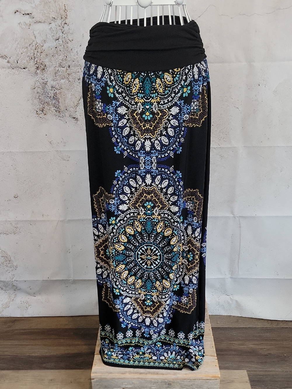 Apt. 9 Black Maxi Skirt with Blue & Gold Medallion Print Womens Size M